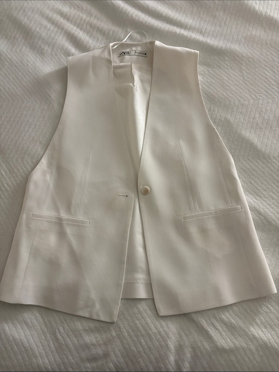 Zara Jackets & Blazers - Zara Cream Single-Button Sleeveless Blazer Vest